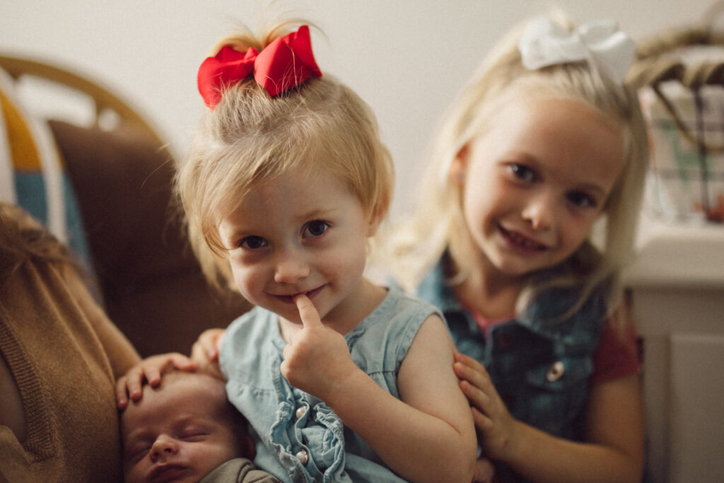 newborn photos with older siblings | Orlando, FL